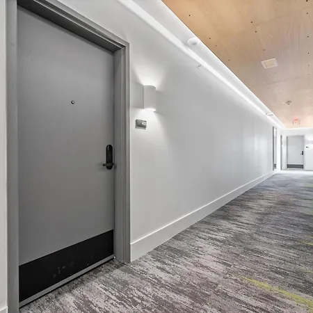 Holiday home Honky Tonk Hideaway Walk To Broadway W Gym, Pool, Parking