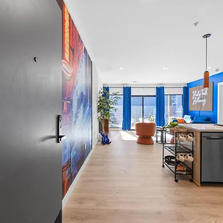 Honky Tonk Hideaway Walk To Broadway W Gym, Pool, Parking Holiday home *