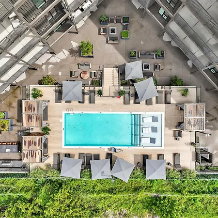 Walk To Downtown Nash From The Speakeasy Pool, Gym, Parking And More, Amazing Location Holiday home Nashville