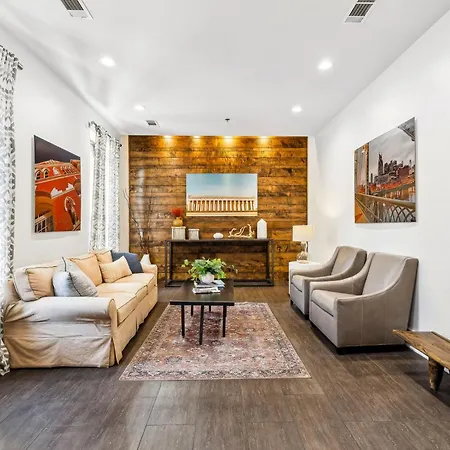Holiday home Legends Loft Modern Near Vandy On West End