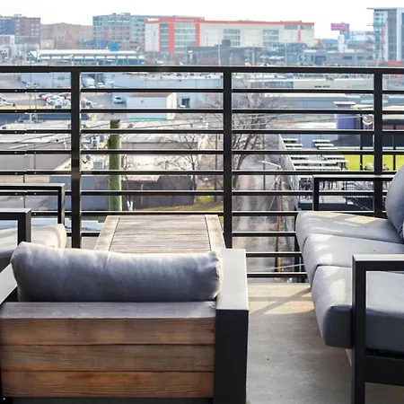 Holiday home Pie Town Emporium- Walk To Broadway, Enjoy Views, Pool, Gym Nashville