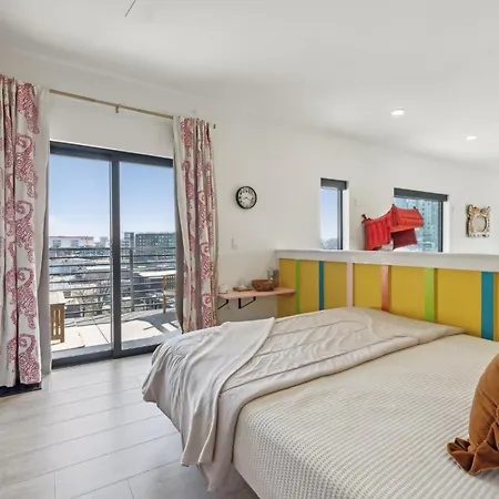 Pie Town Emporium- Walk To Broadway, Enjoy Views, Pool, Gym Holiday home *