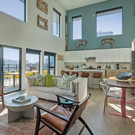 Pie Town Emporium- Walk To Broadway, Enjoy Views, Pool, Gym * Nashville