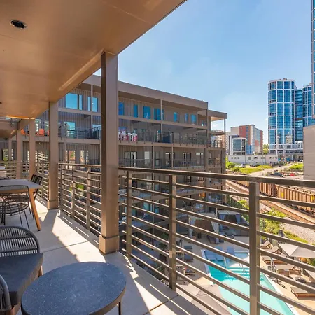 Holiday home Layla's Downtown Nash Retreat | Walk To Broadway - Pool, Gym, Private Balcony, And More! *