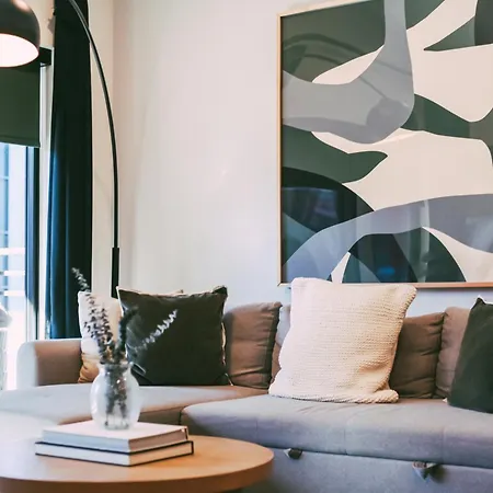 Layla's Downtown Nash Retreat | Walk To Broadway - Pool, Gym, Private Balcony, And More! *