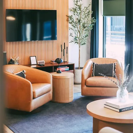 Holiday home Layla's Downtown Nash Retreat | Walk To Broadway - Pool, Gym, Private Balcony, And More!