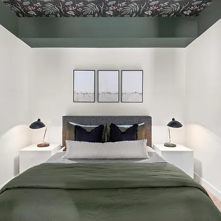 Holiday home Layla's Downtown Nash Retreat | Walk To Broadway - Pool, Gym, Private Balcony, And More! *