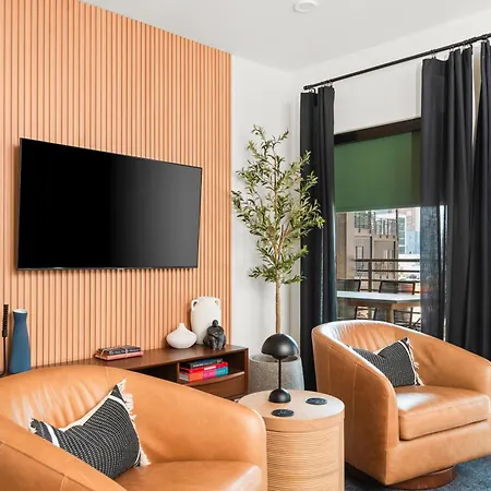 Layla's Downtown Nash Retreat | Walk To Broadway - Pool, Gym, Private Balcony, And More! * Nashville