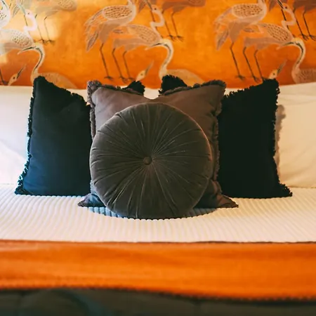 Layla's Downtown Nash Retreat | Walk To Broadway - Pool, Gym, Private Balcony, And More! * Nashville
