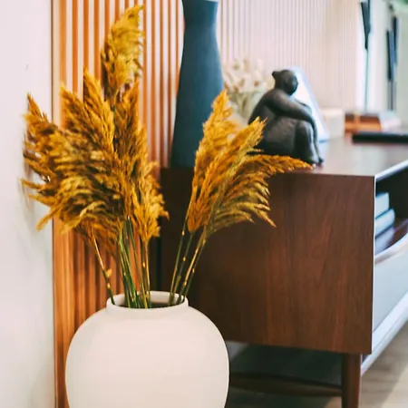 Layla's Downtown Nash Retreat | Walk To Broadway - Pool, Gym, Private Balcony, And More! Nashville