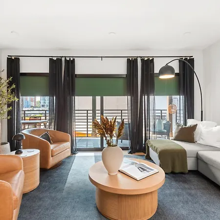 Holiday home Layla's Downtown Nash Retreat | Walk To Broadway - Pool, Gym, Private Balcony, And More!