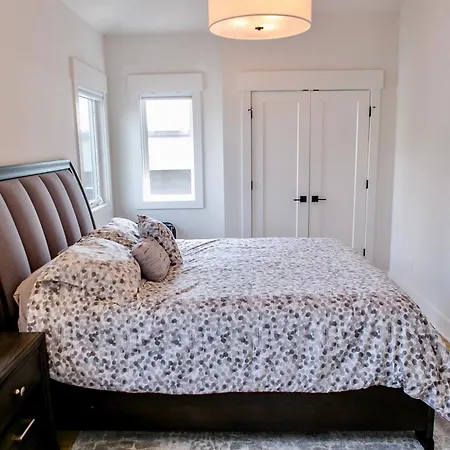 The Urban River - 4br Getaway Holiday home