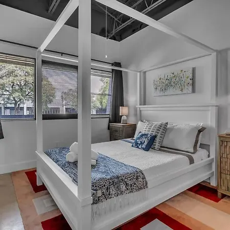 Chic New Near Dt * Nashville