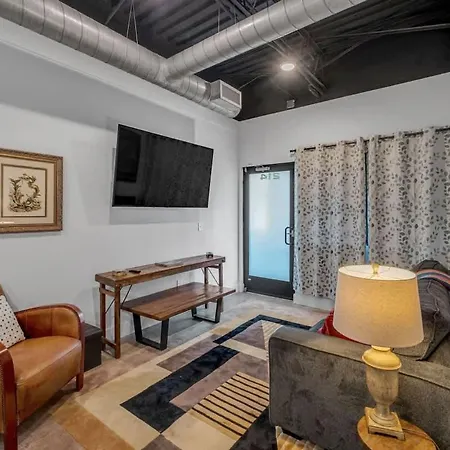 Chic New Near Dt Holiday home Nashville