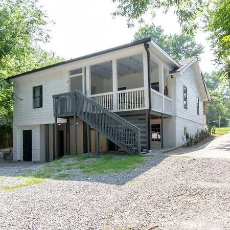 Holiday home Nashoasis 10 Min To Dt, Gameroom, Huge Yard Nashville