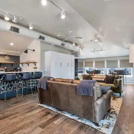 Skyline With Penthouse & Rooftop Deck 6br By Maddox Apartment