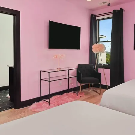 Holiday home Pop House 5 Star Stay W Hot Tub 1Mile To Bway! *