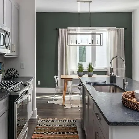 House Of Many Colors-central Holiday home Nashville