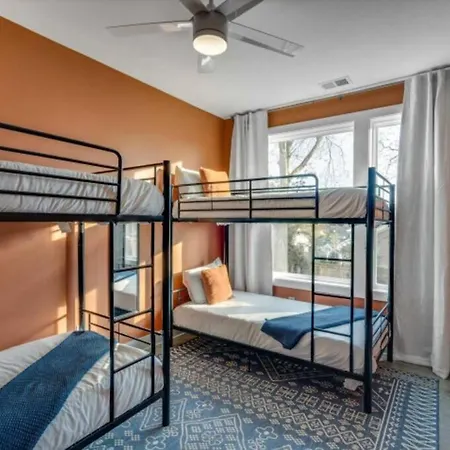 Huge Roof Deck With Games 10 Mins To Broadway Holiday home *