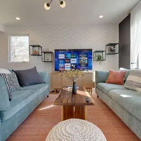 Private Roof Deck - Game - Broadway In 10 Holiday home *