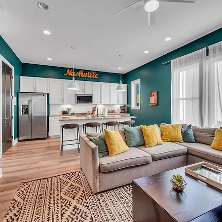 Huge Roof Deck With Games 10 Mins To Broadway Holiday home *