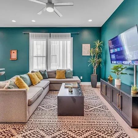 Huge Roof Deck With Games 10 Mins To Broadway *