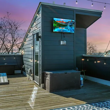 Huge Roof Deck With Games 10 Mins To Broadway