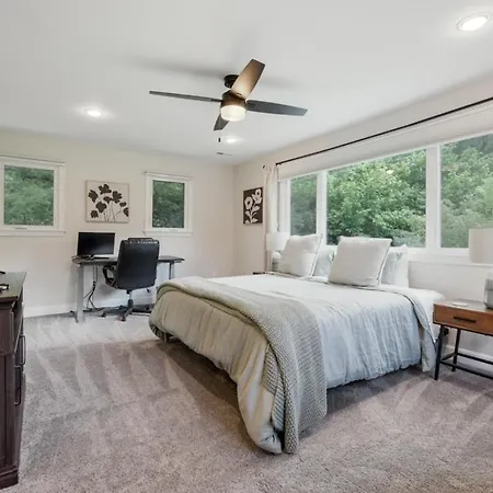 Modern Music Oasis Sauna & Spacious Yard