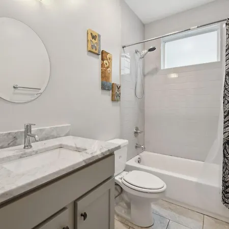 Cozy Retreat Mins To Broadway & East Apartment Nashville