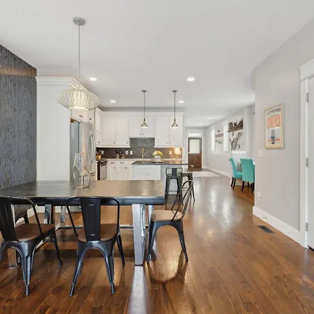 Cozy Retreat Mins To Broadway & East