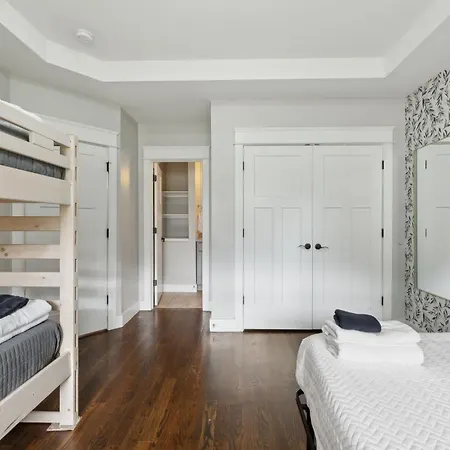 Apartment Cozy Retreat Mins To Broadway & East *