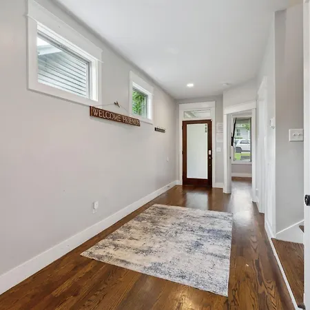 Apartment Spacious Retreat Mins To Broadway & East