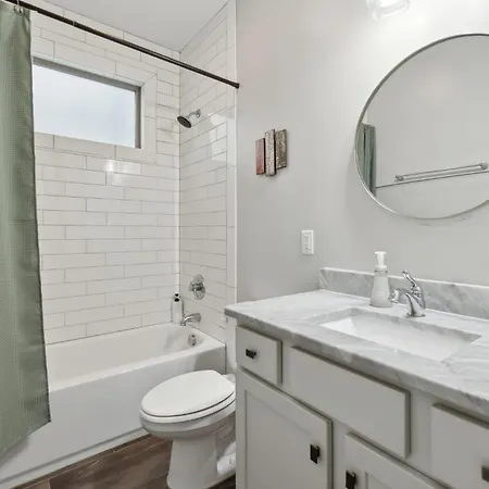 Spacious Retreat Mins To Broadway & East *