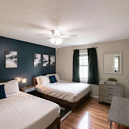 East Getaway - Walk To Parks Golf & Music Spots Holiday home *