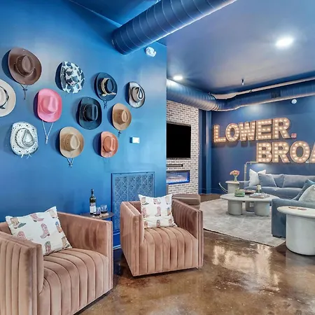 Apartment Lower Broadway 4br By Maddox Nashville