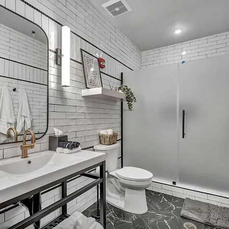 Apartment Elvis 4br By Maddox Nashville