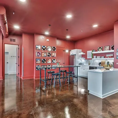 Elvis 4br By Maddox Apartment