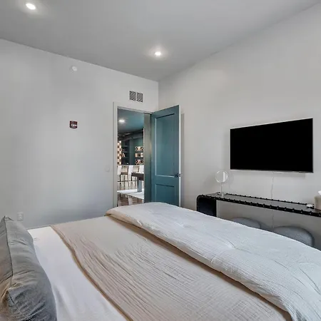 Apartment B 4br By Maddox *