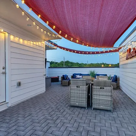 Holiday home New Rooftop With Views Game Dt Nash *