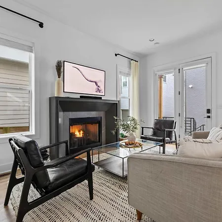The Waylon - Newly Redesigned, Rooftop With Sauna Holiday home *