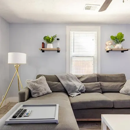 The Little Blue Haus - Two Miles To Broadway Holiday home