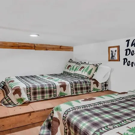 The Den At J-barn - Secluded Retreat Nashville