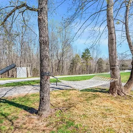 The Den At J-barn - Secluded Retreat Holiday home Nashville