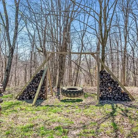 The Den At J-barn - Secluded Retreat Holiday home *