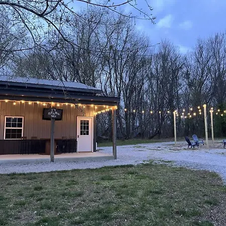 The Den At J-barn - Secluded Retreat Nashville