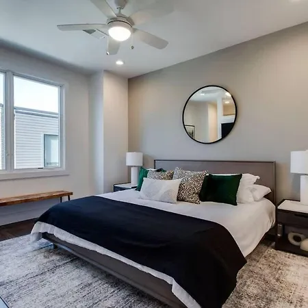 Holiday home West End Dreams-2 Homes-6 Mins To Broadway Nashville