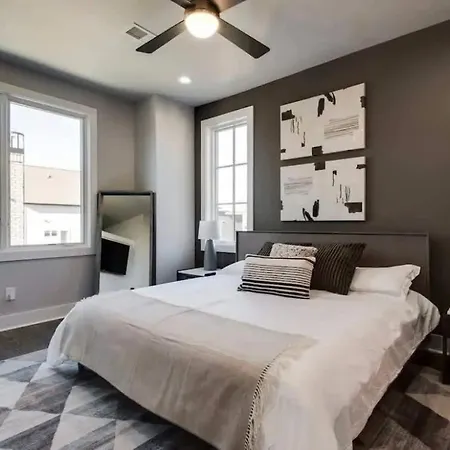 West End Dreams-2 Homes-6 Mins To Broadway Holiday home *