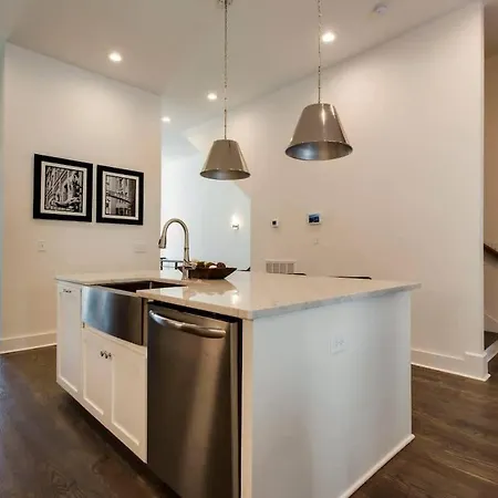 West End Dreams-2 Homes-6 Mins To Broadway Holiday home Nashville