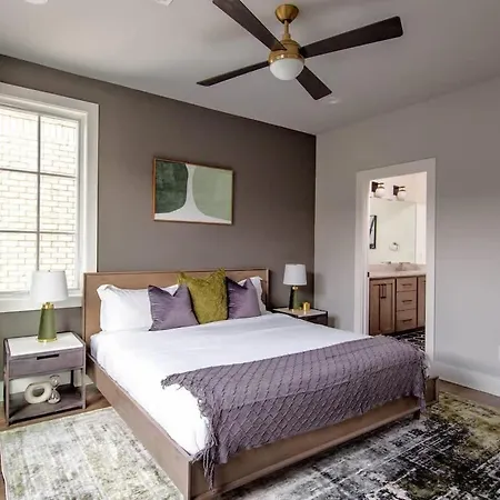 West End Luxe - Outdoor Patio And Rooftop Views Holiday home *
