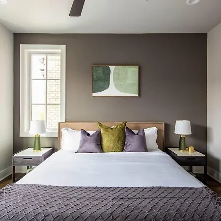 West End Luxe - Outdoor Patio And Rooftop Views Holiday home *